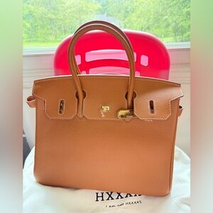 Elegant Tan Leather Handbag